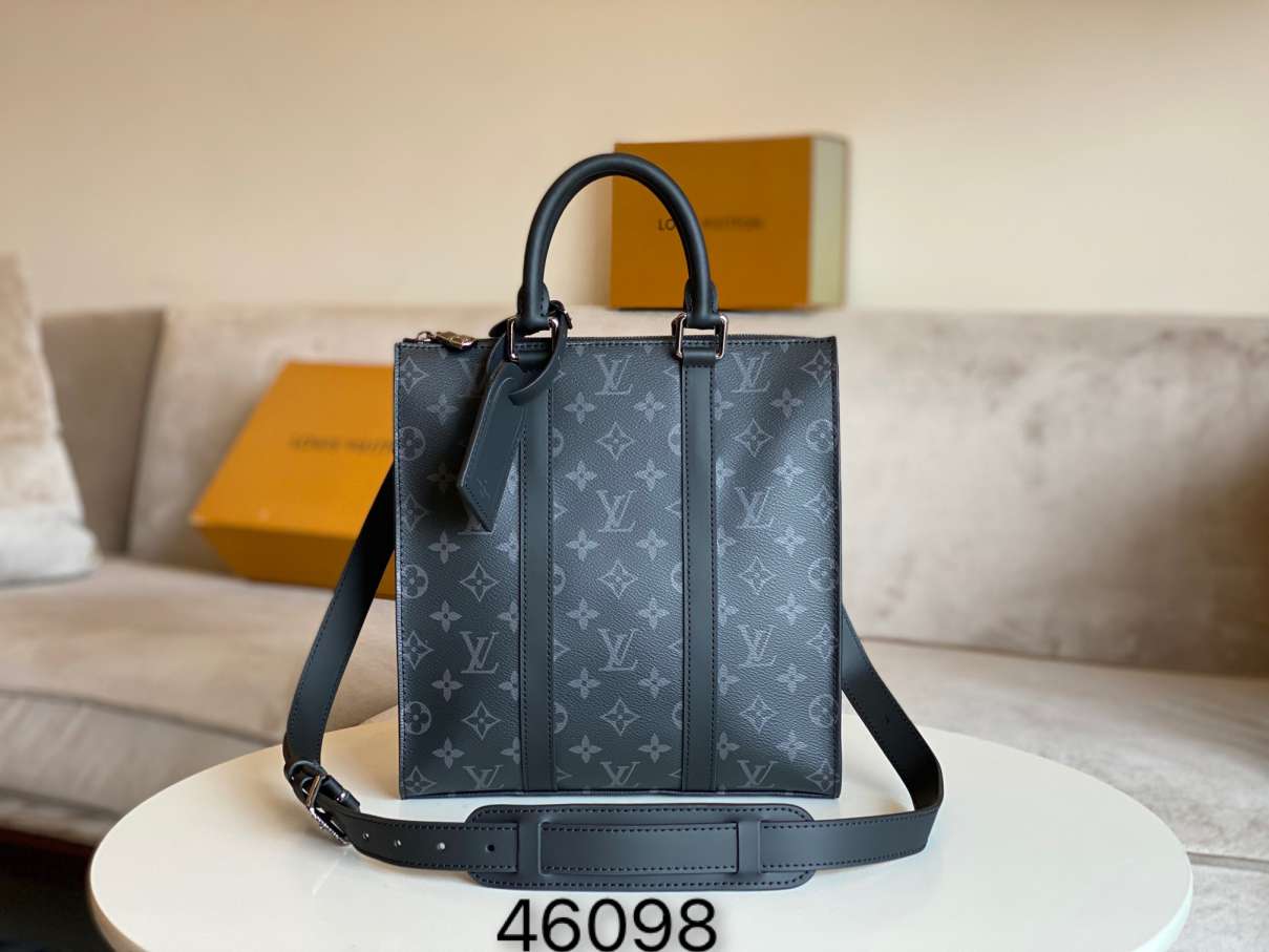 L\V  NEW BAG 220717