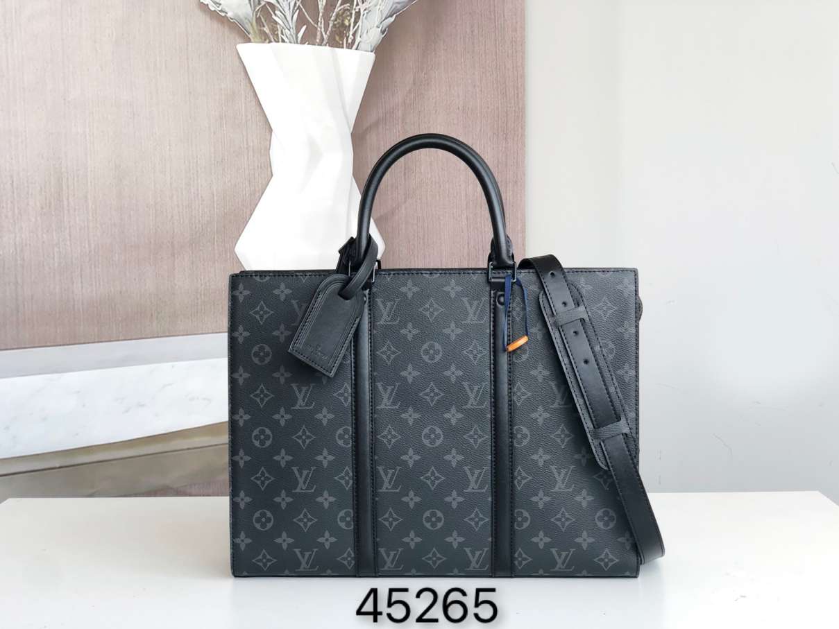 L\V  NEW BAG 220717