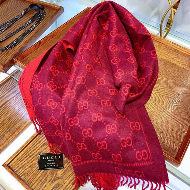 scarf brand new 221127