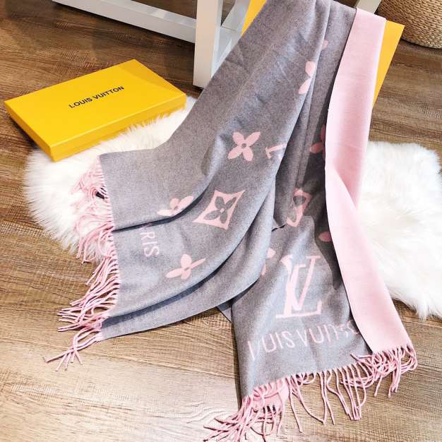 scarf brand new 221127