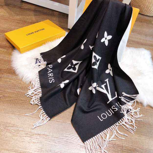 scarf brand new 221127