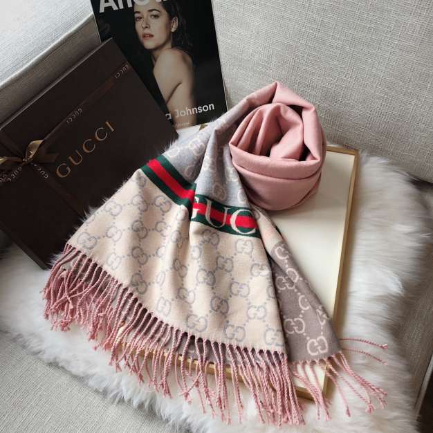 scarf brand new 221127