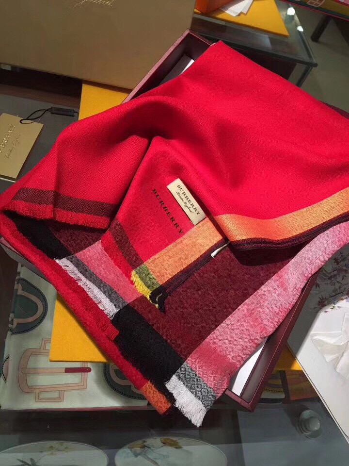 scarf brand new 221127