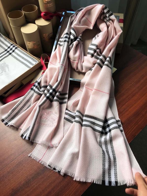 scarf brand new 221127