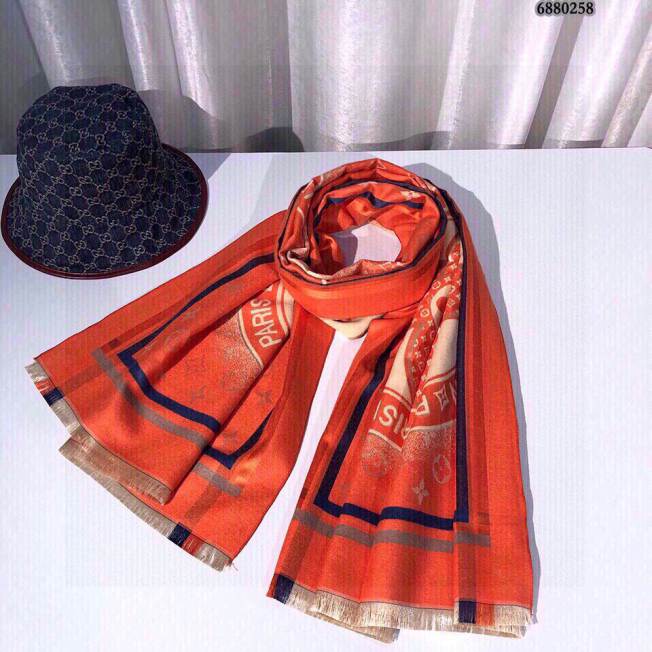 scarf brand new 221127