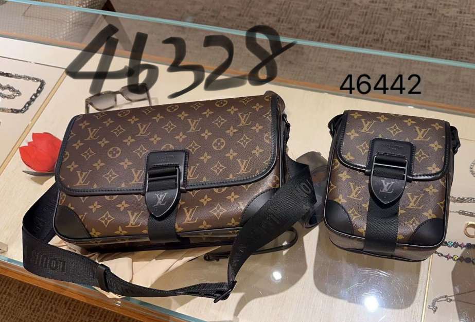 L\V NEW MENS BAG 221127