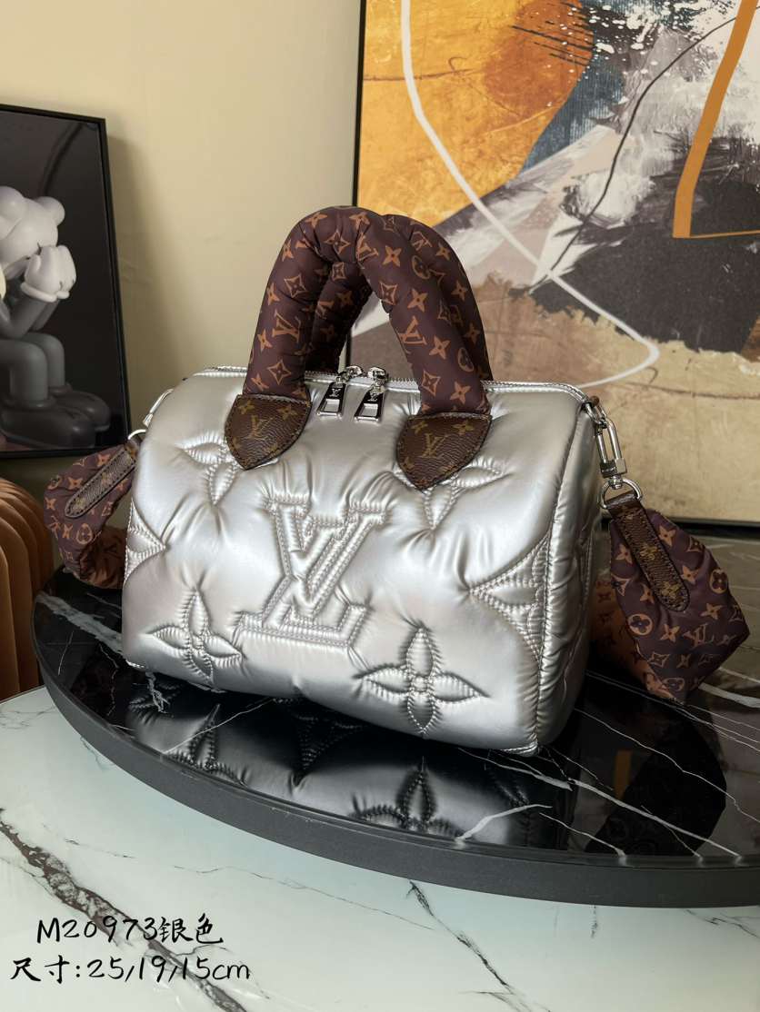 L\V WOMENS NEW BAG 221127