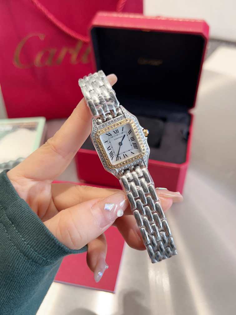 NEW WOMENS WATCH 230123