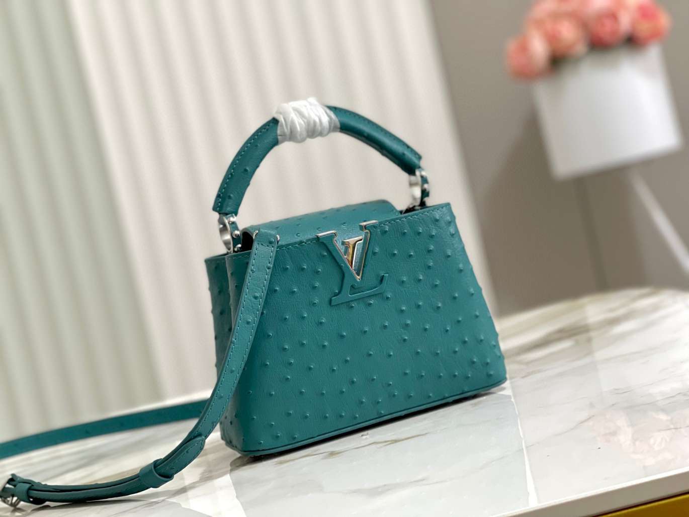 L\V NEW BAG 230219