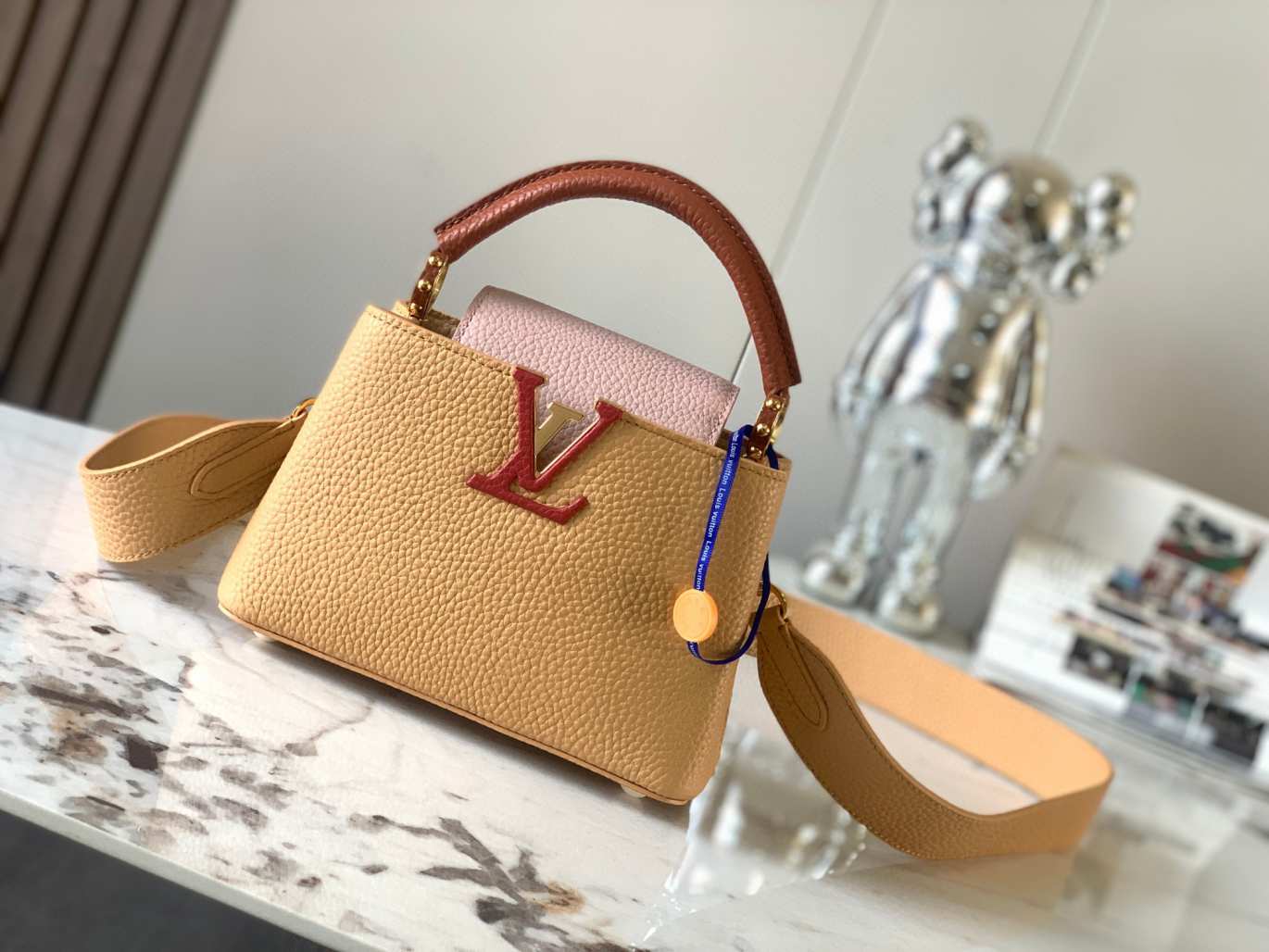 L\V NEW BAG 230219