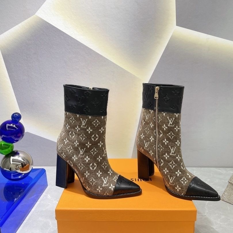 L\V WOMENS BOOTS