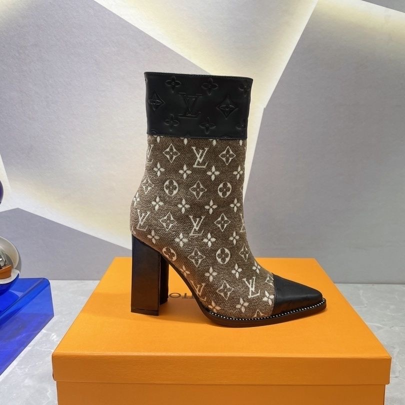 L\V WOMENS BOOTS