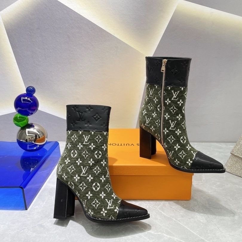 L\V WOMENS BOOTS