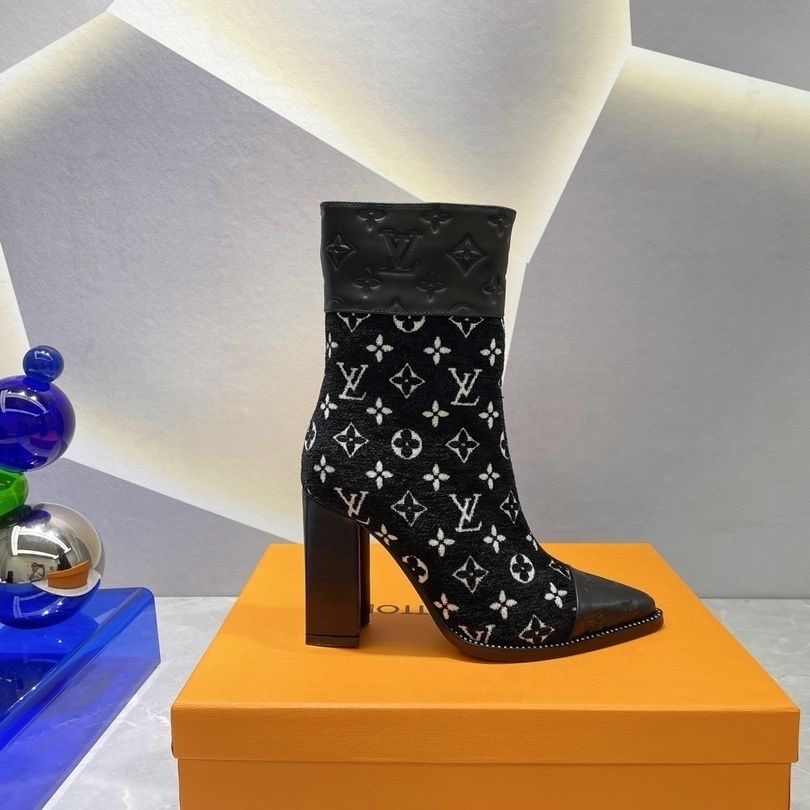 L\V WOMENS BOOTS