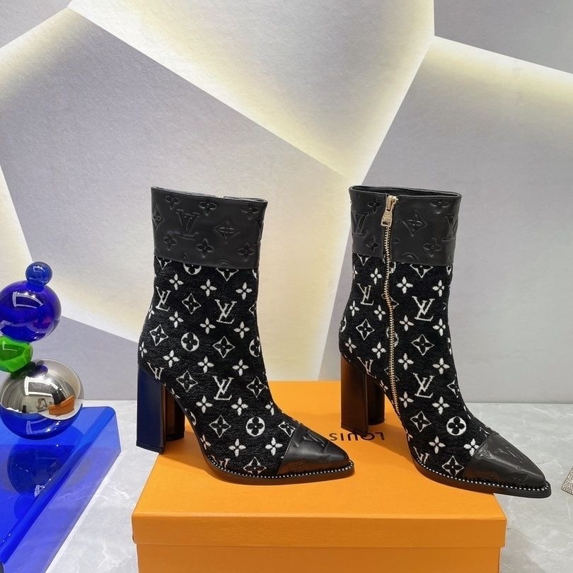 L\V WOMENS BOOTS