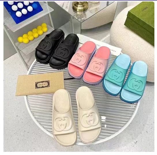 GUCCl slippers