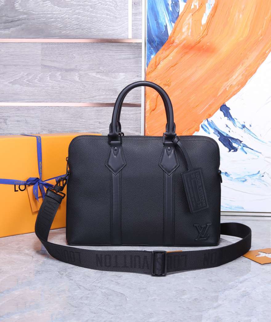 L\V MENS BAG 230315