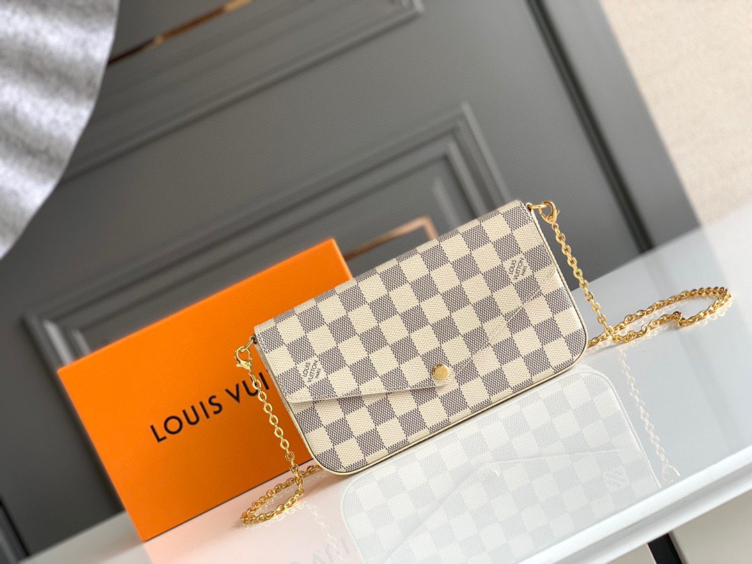 L\V WOMENS PURSE 230315