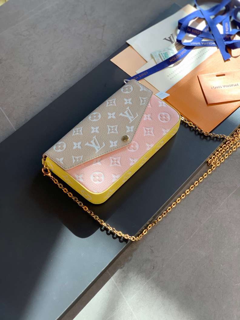 L\V WOMENS PURSE 230315