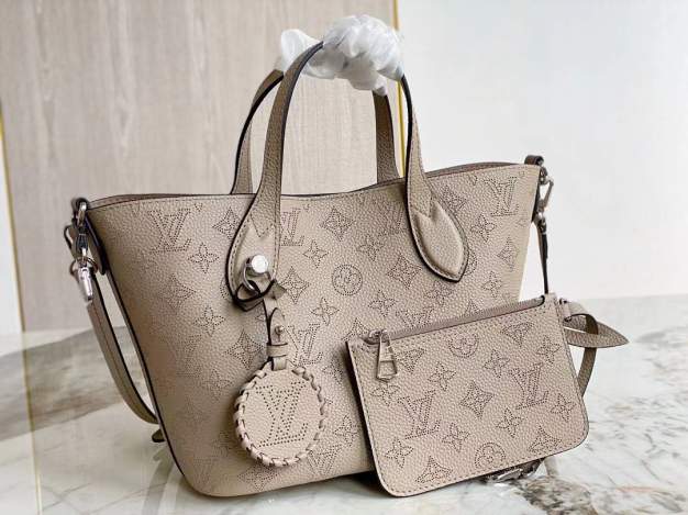 L\V NEW WOMENS BAG 230315