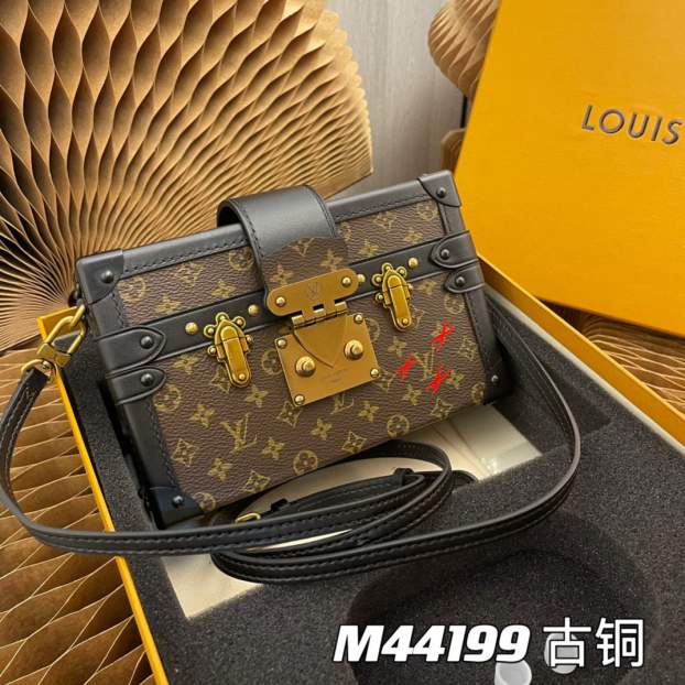 L\V NEW WOMENS BAG 230315