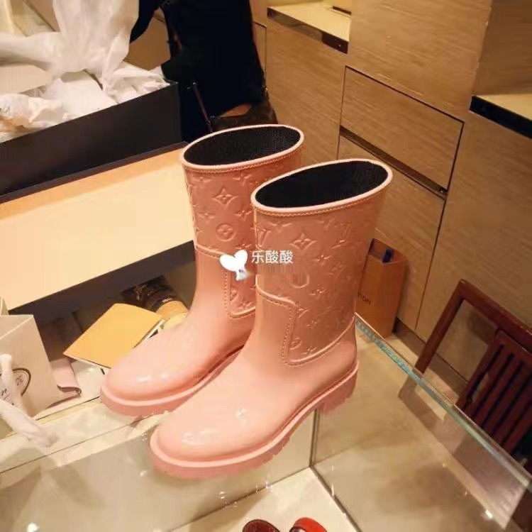 L\V WOMENS BOOTS 230315