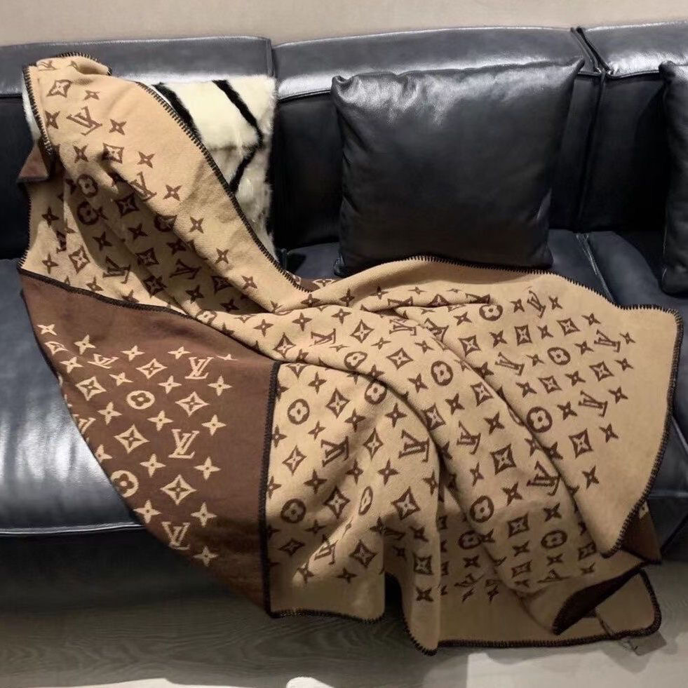 L\V SCARF blanket