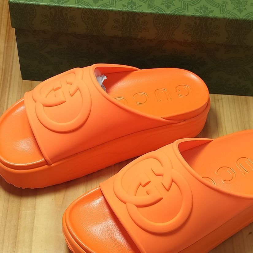 GUCCl slippers