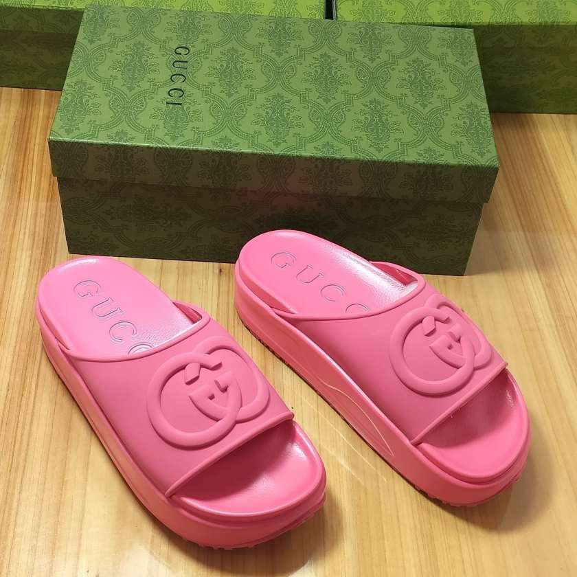 GUCCl slippers