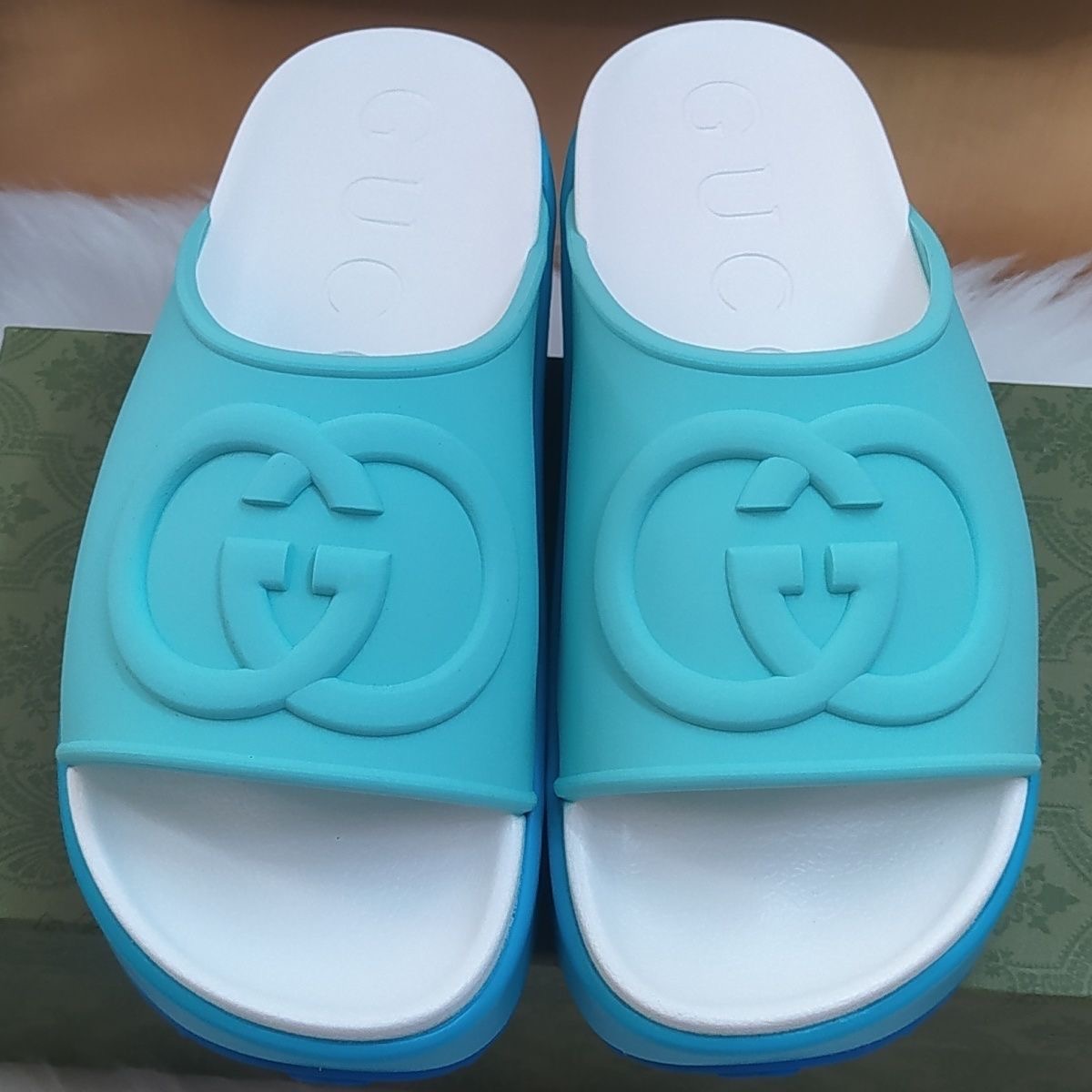 GUCCl slippers