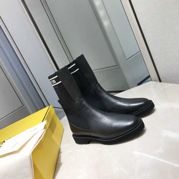 FENDl boots 231204