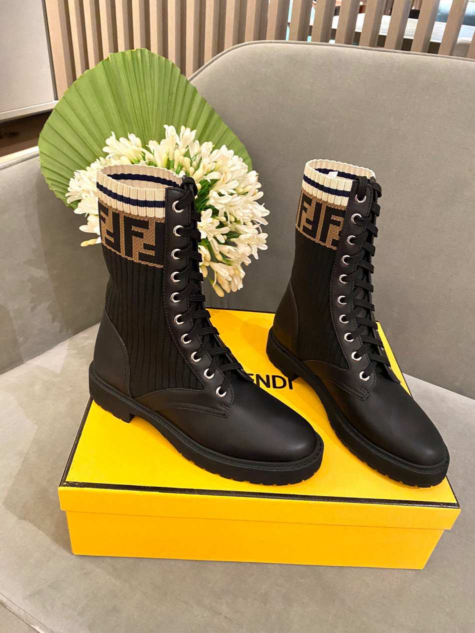 FENDl boots 231204