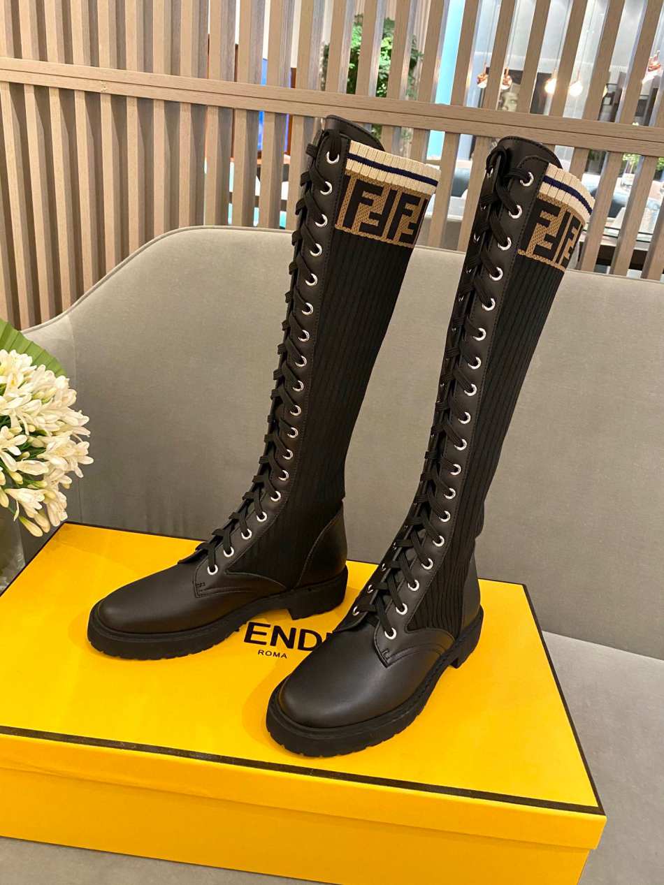 FENDl boots 231204