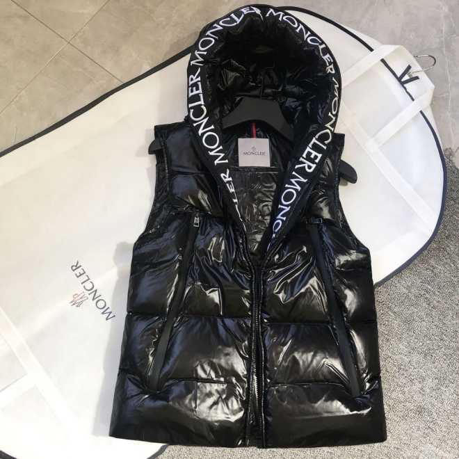 M0NCLER  VEST