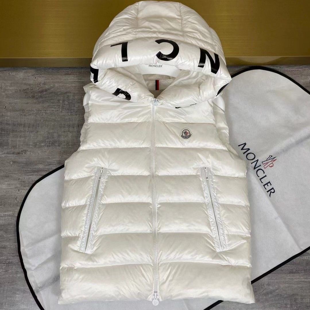 M0NCLER  VEST