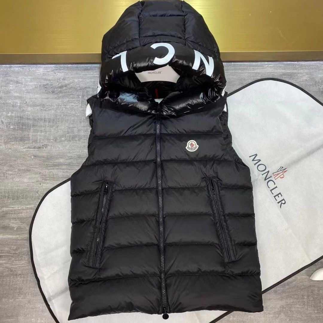 M0NCLER  VEST