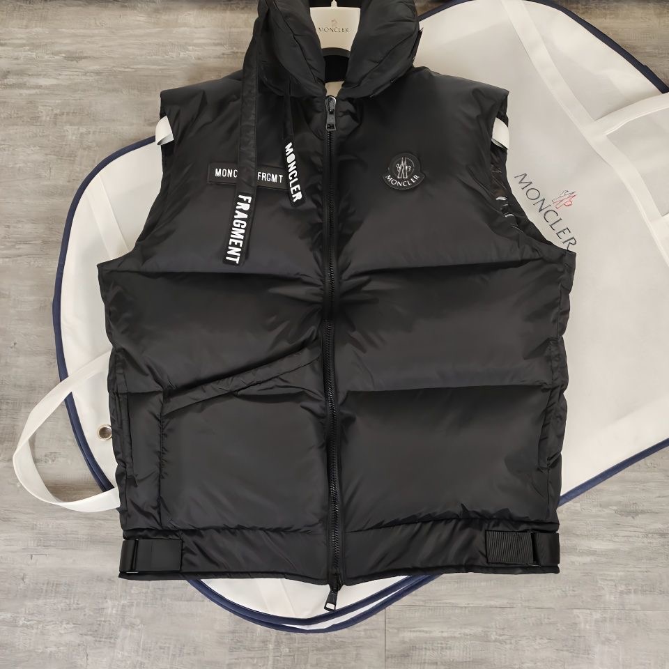 M0NCLER  VEST