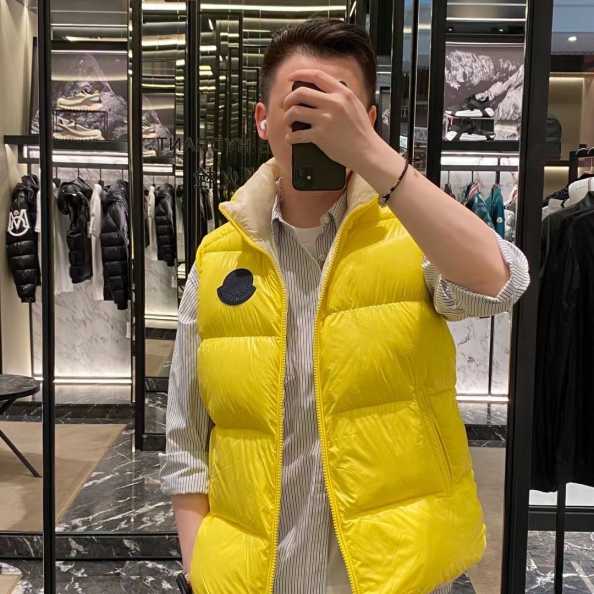 M0NCLER  VEST