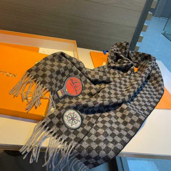 L\V NEW SCARF