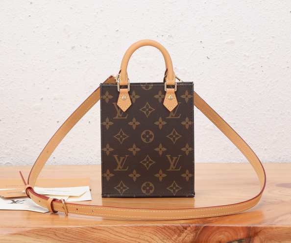 L\V NEW WOMENS HANDBAG 240123