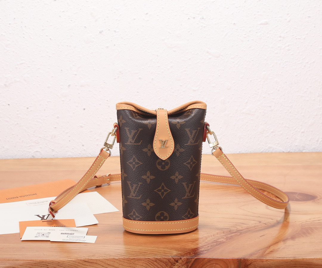 L\V NEW WOMENS HANDBAG 240123