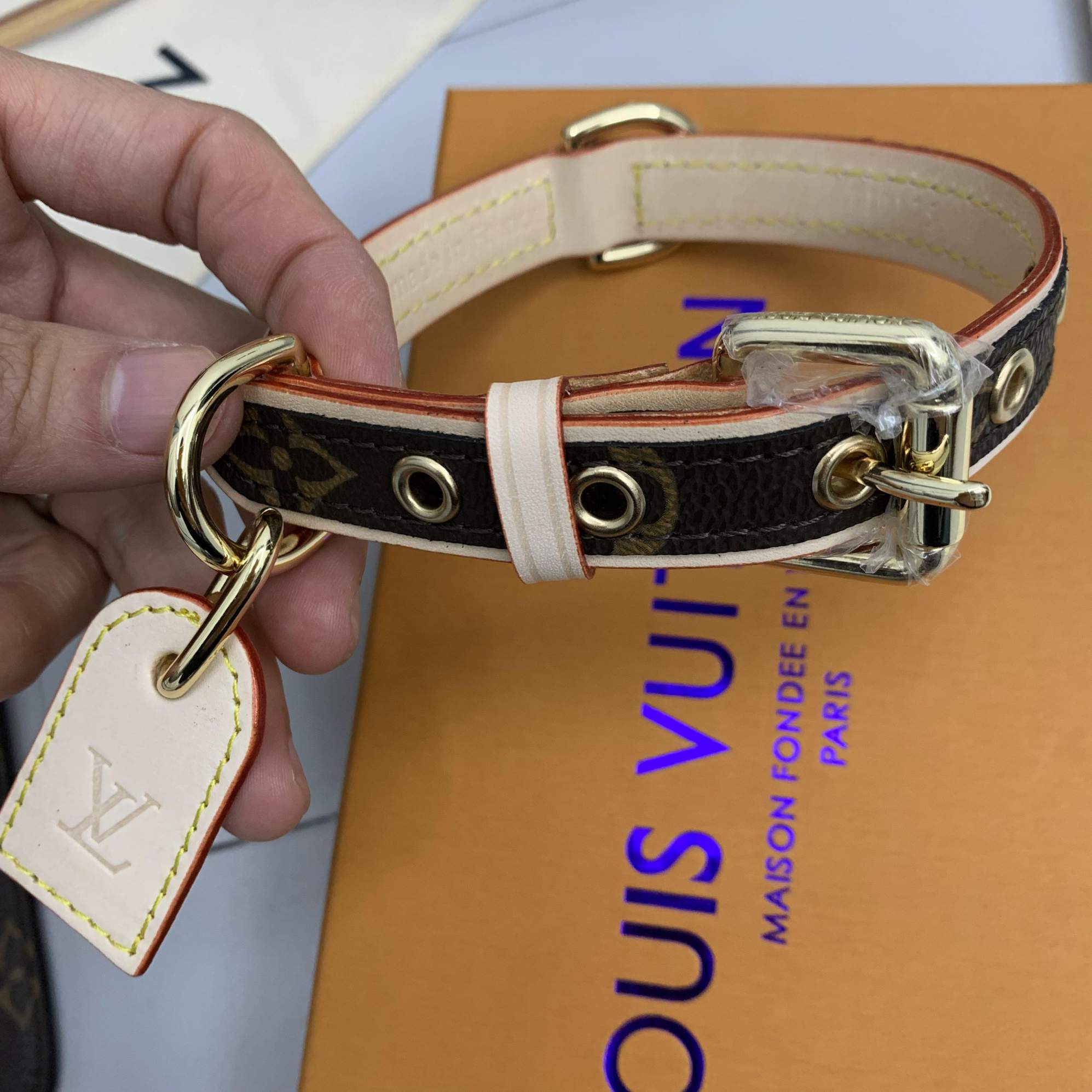 L\V DOG COLLAR