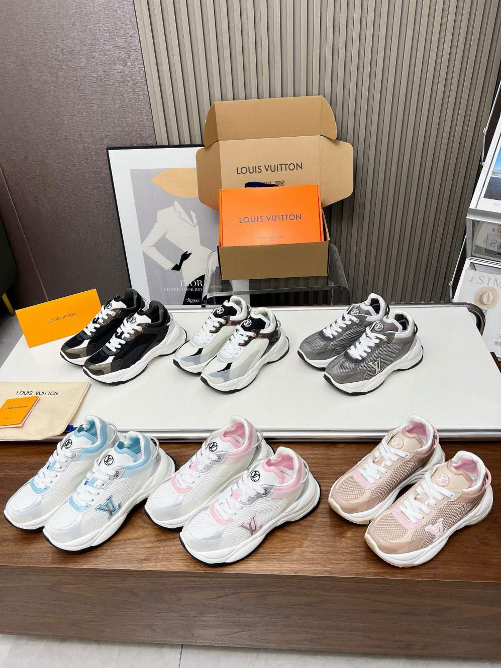 L BRAND NEW WOMENS SHOES  240302