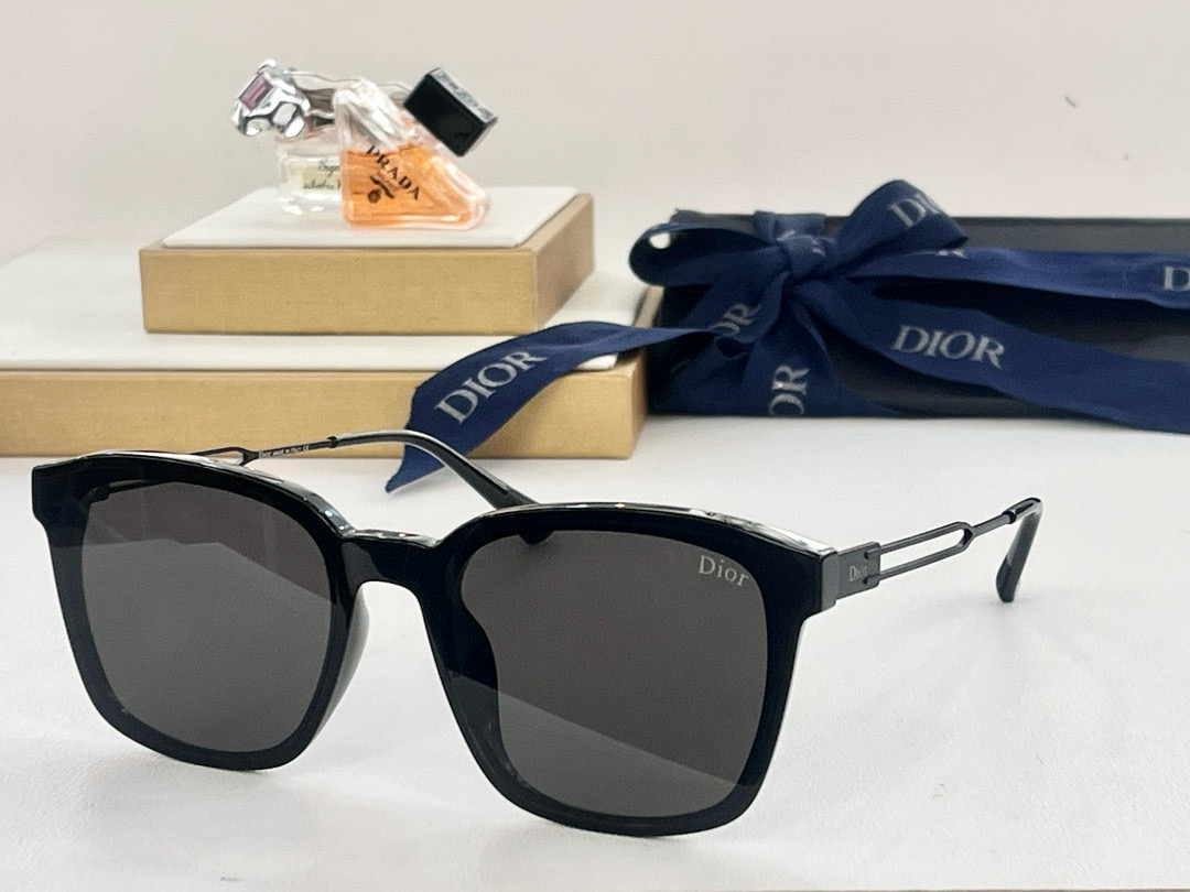 BRAND NEW MENS SUNGLASSES 240302