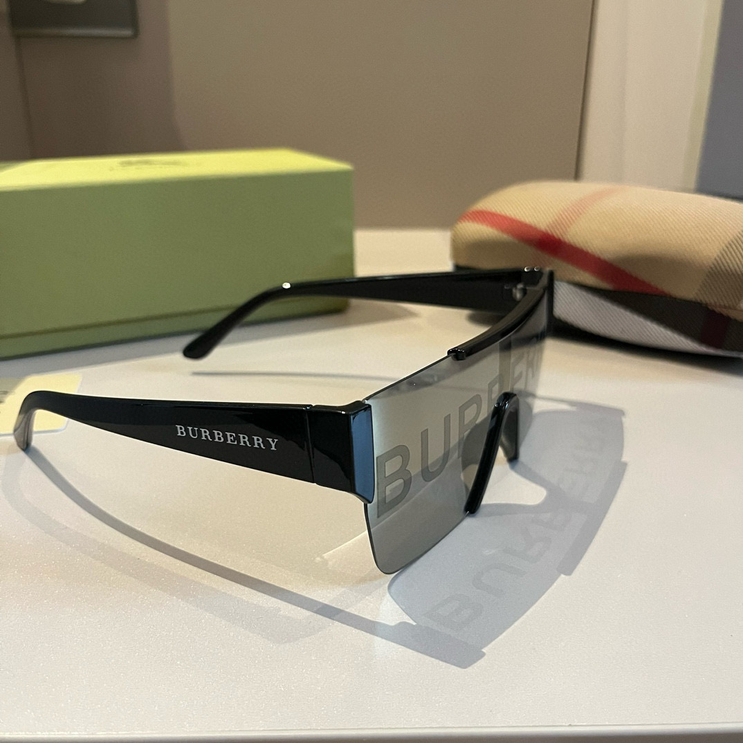BRAND NEW MENS SUNGLASSES 240302