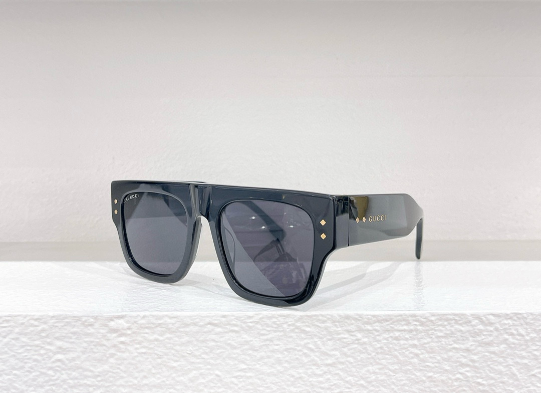 BRAND NEW MENS SUNGLASSES 240302