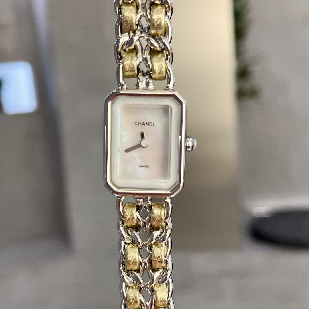 NEW WOMENS WATCH 240419