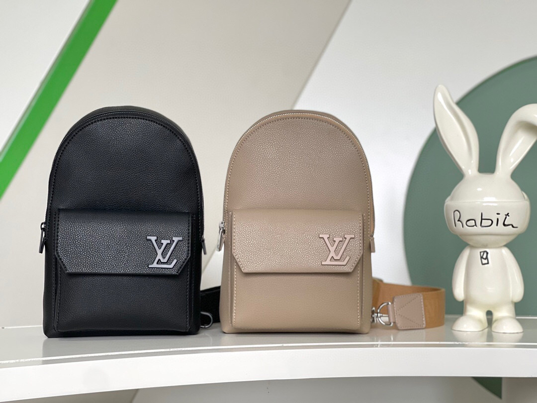 L\V LARGE BAGS 240419