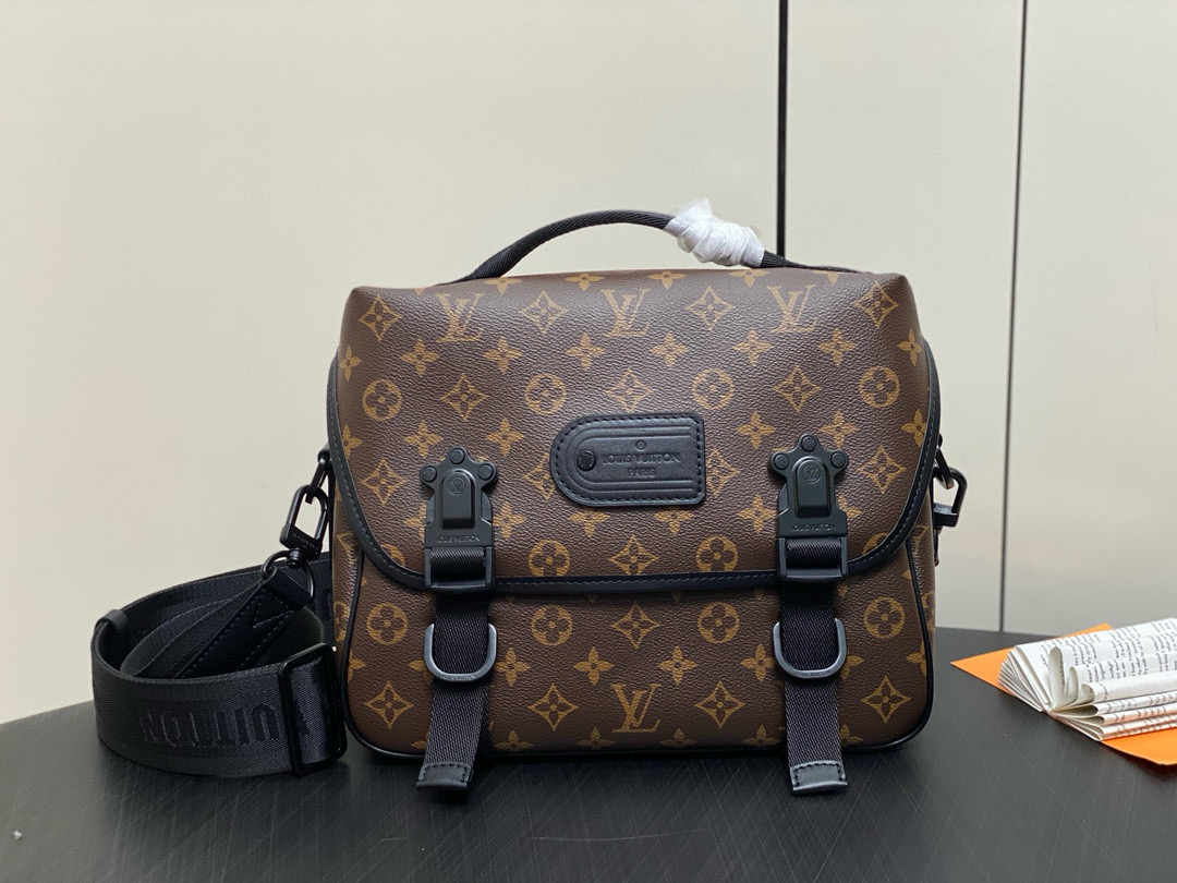 L\V NEW mens bag M46972 31x22x11cm