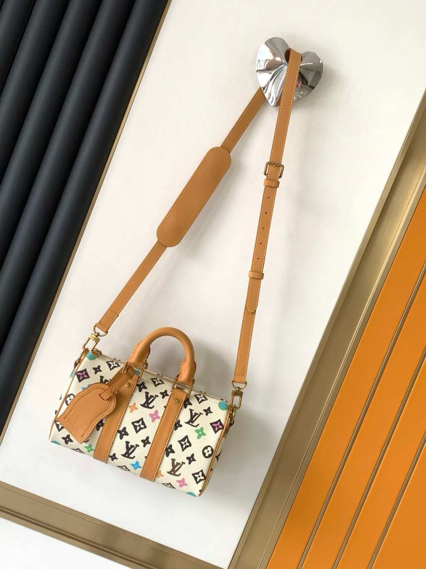L\V  NEW WOMENS HANDBAG 240419
